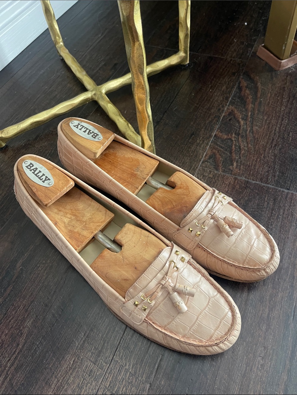 Stuart Weitzman croc tassel flats 9.5M